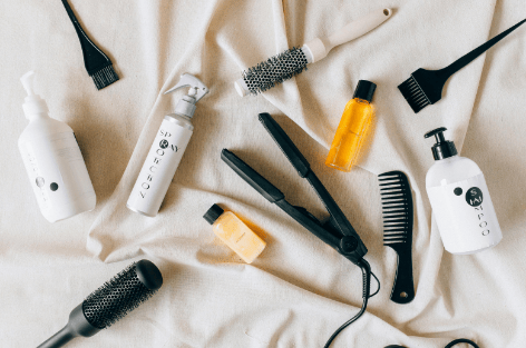 Tools & Accessoires: Glätteisen, Föhne und Bürsten